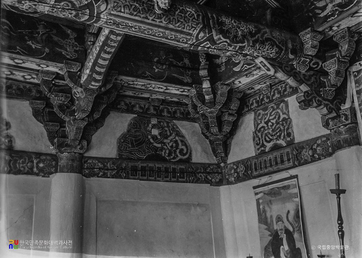 강화 전등사 약사전 내부 우측 상부 가구