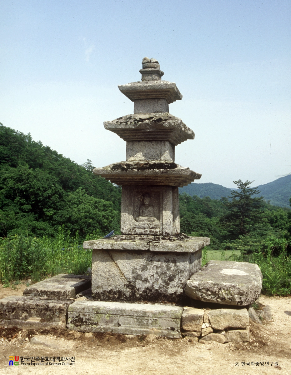 김천 청암사 수도암 동ㆍ서 삼층석탑 중 동탑 후면