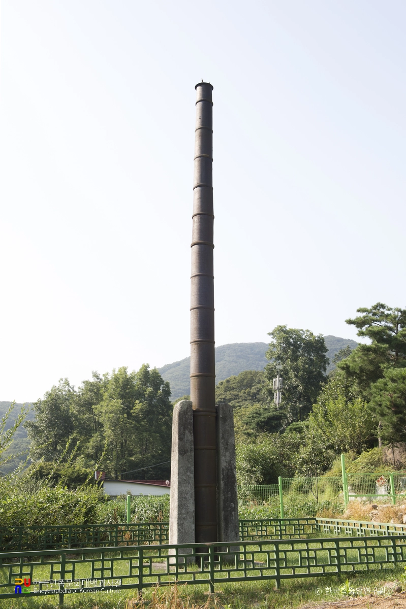 안성 칠장사 당간 정측면