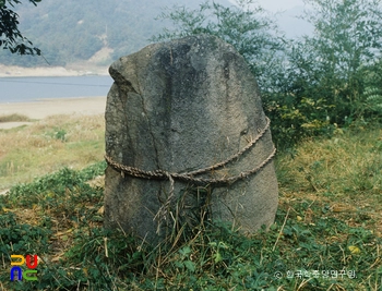 옥천 석탄리 선돌 정면