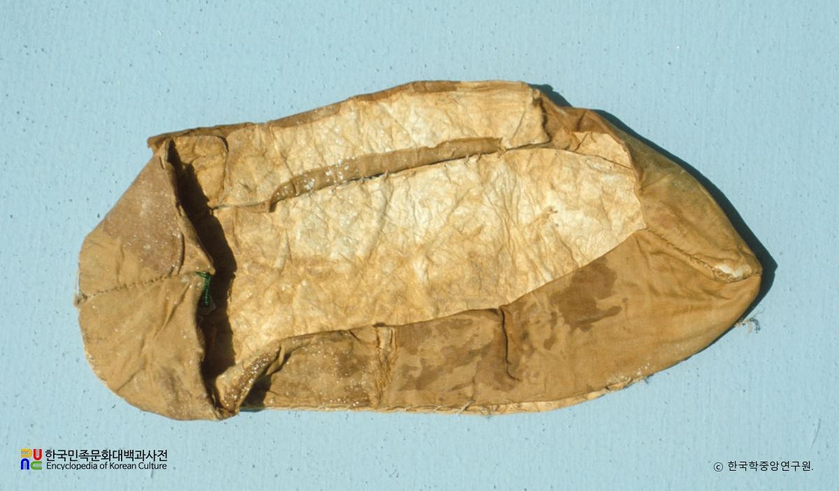 과천 출토 광주이씨 의복 습신