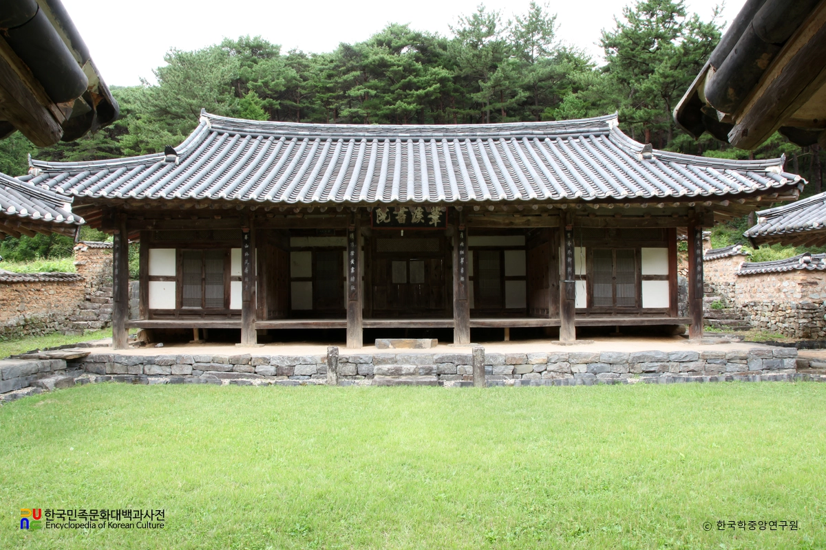 경남 고성 위계서원 중 강당 정면
