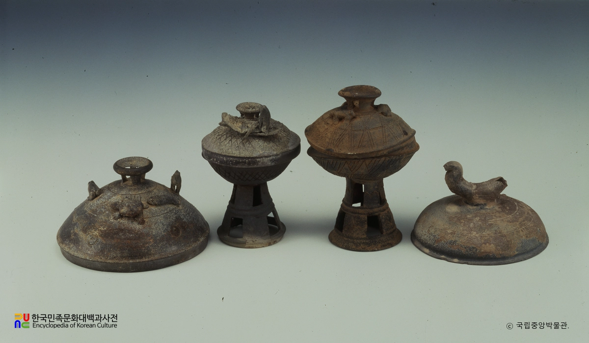 이형토기, 굽다리접시