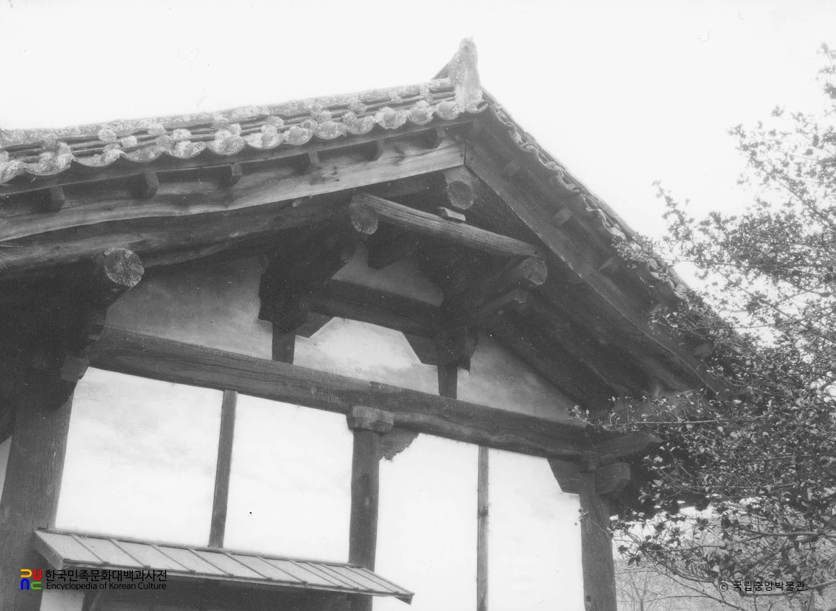 나주 금성관 중문 지붕 측면