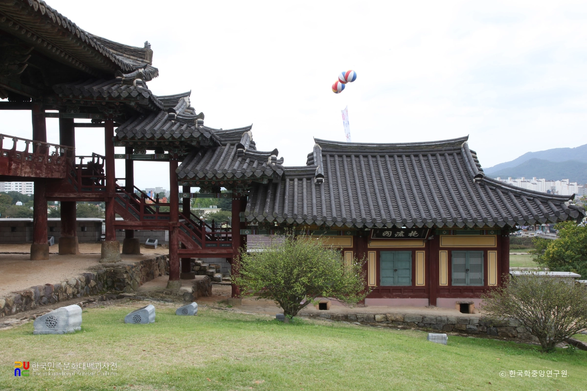 밀양 영남루 침류각 정면