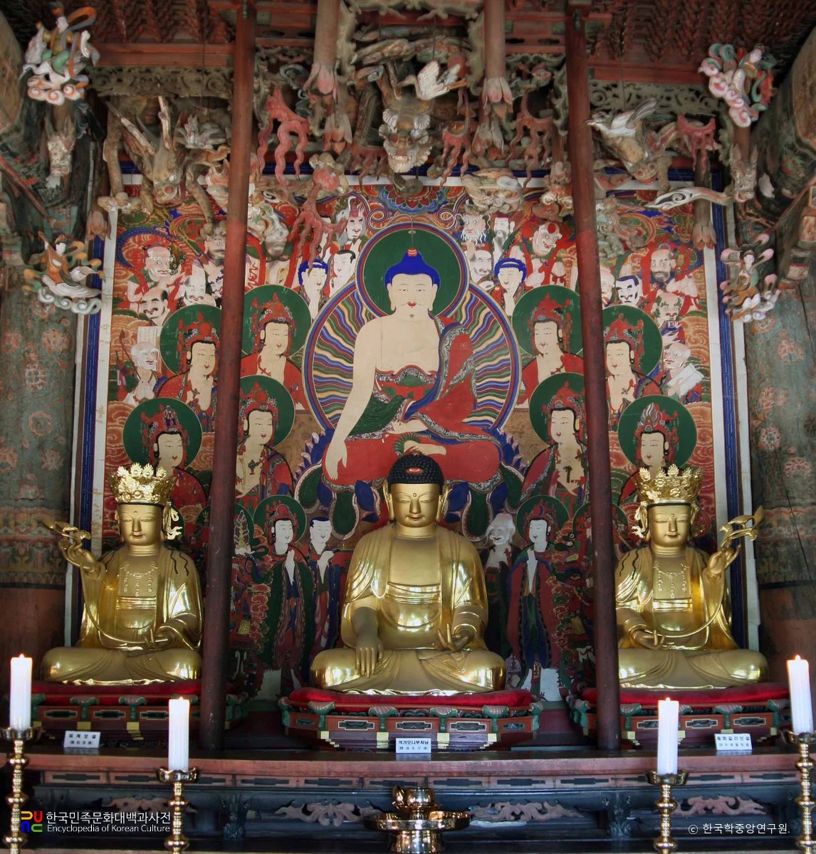 부산 범어사 목조 석가여래삼존 좌상