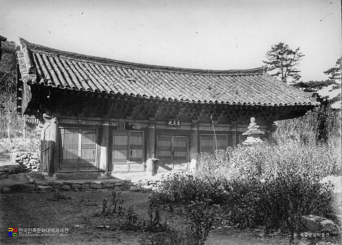 경주 기림사 응진전 정측면