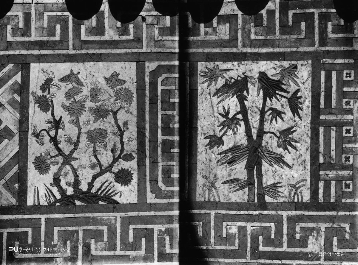 서울 경복궁 중 자경전의 꽃담 정면