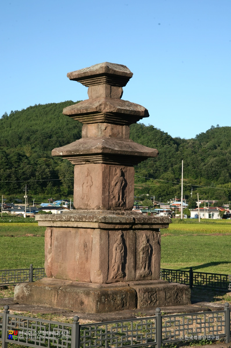 영양 현리 삼층석탑 정측면