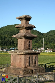 영양 현리 삼층석탑 정측면