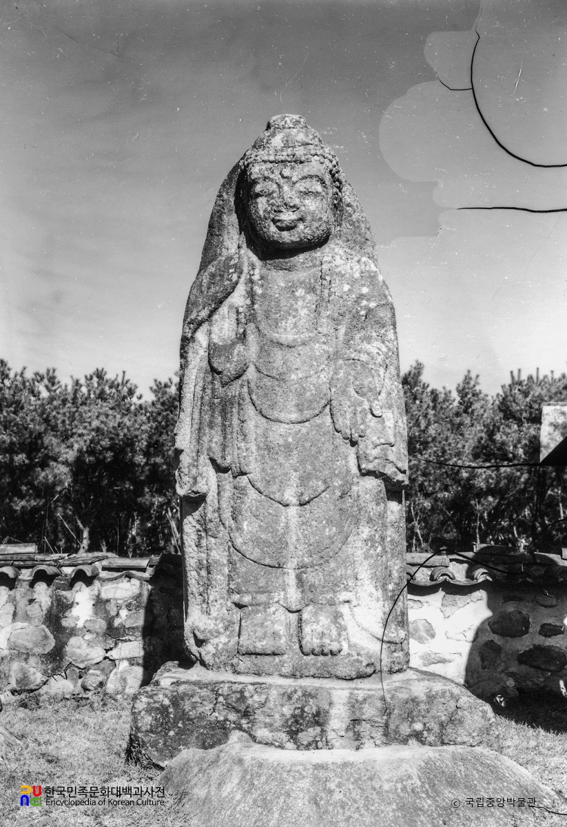 경주 배리 삼존불입상 본존