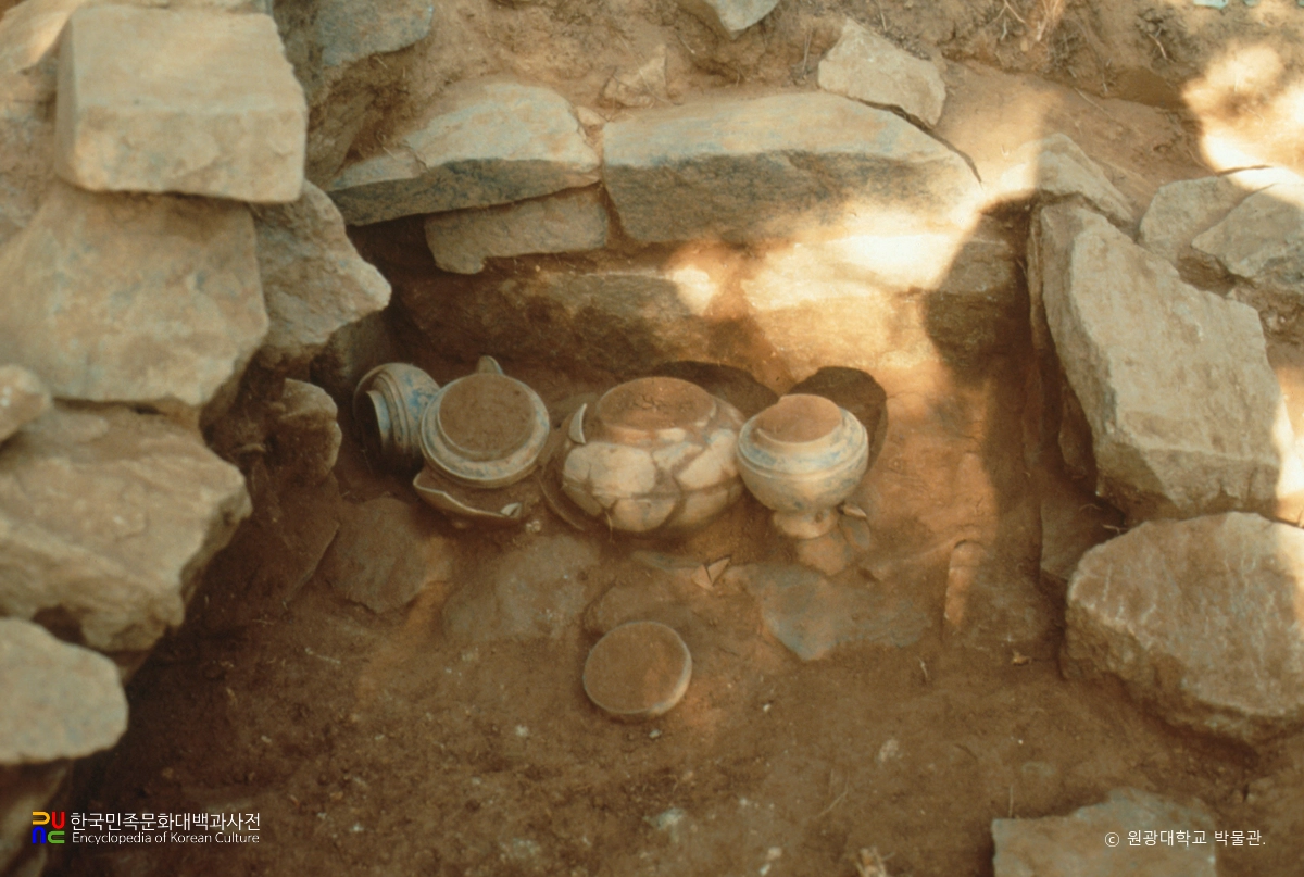 익산 웅포리 고분군 유물 출토