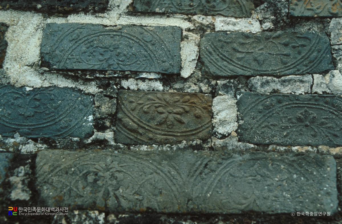 여주 신륵사 다층전탑 벽돌 문양