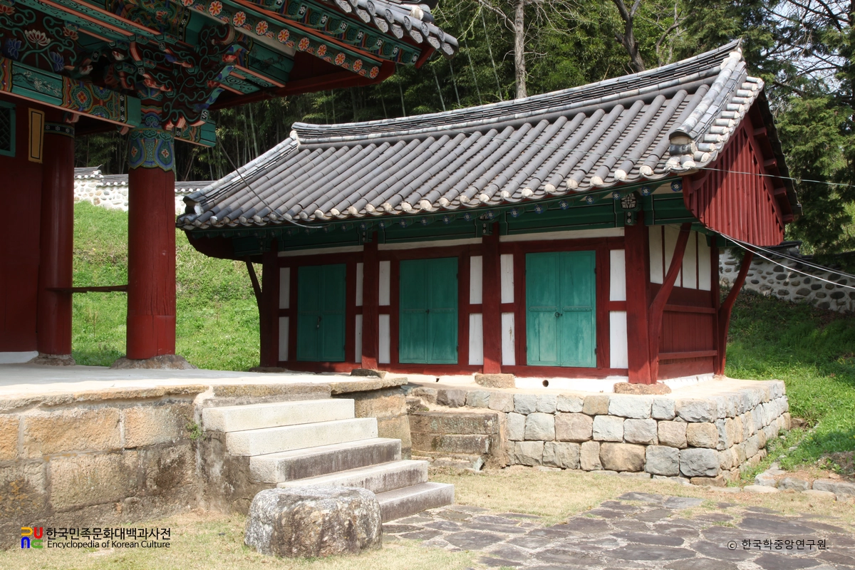 하동 하동향교 중 동무 우측면