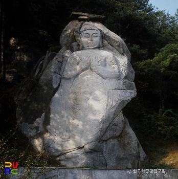 구미 황상동 마애여래입상 정면