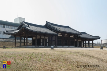 안성객사 정측면