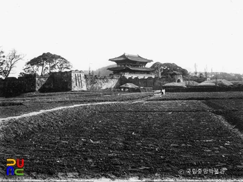 수원 화성 장안문과 적대 전경