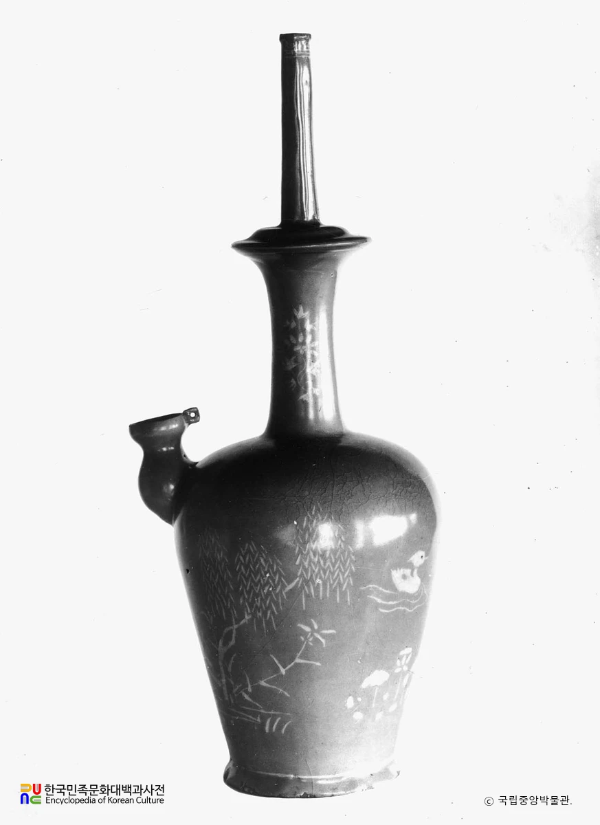 고려 도자 청자상감포류수금문정병