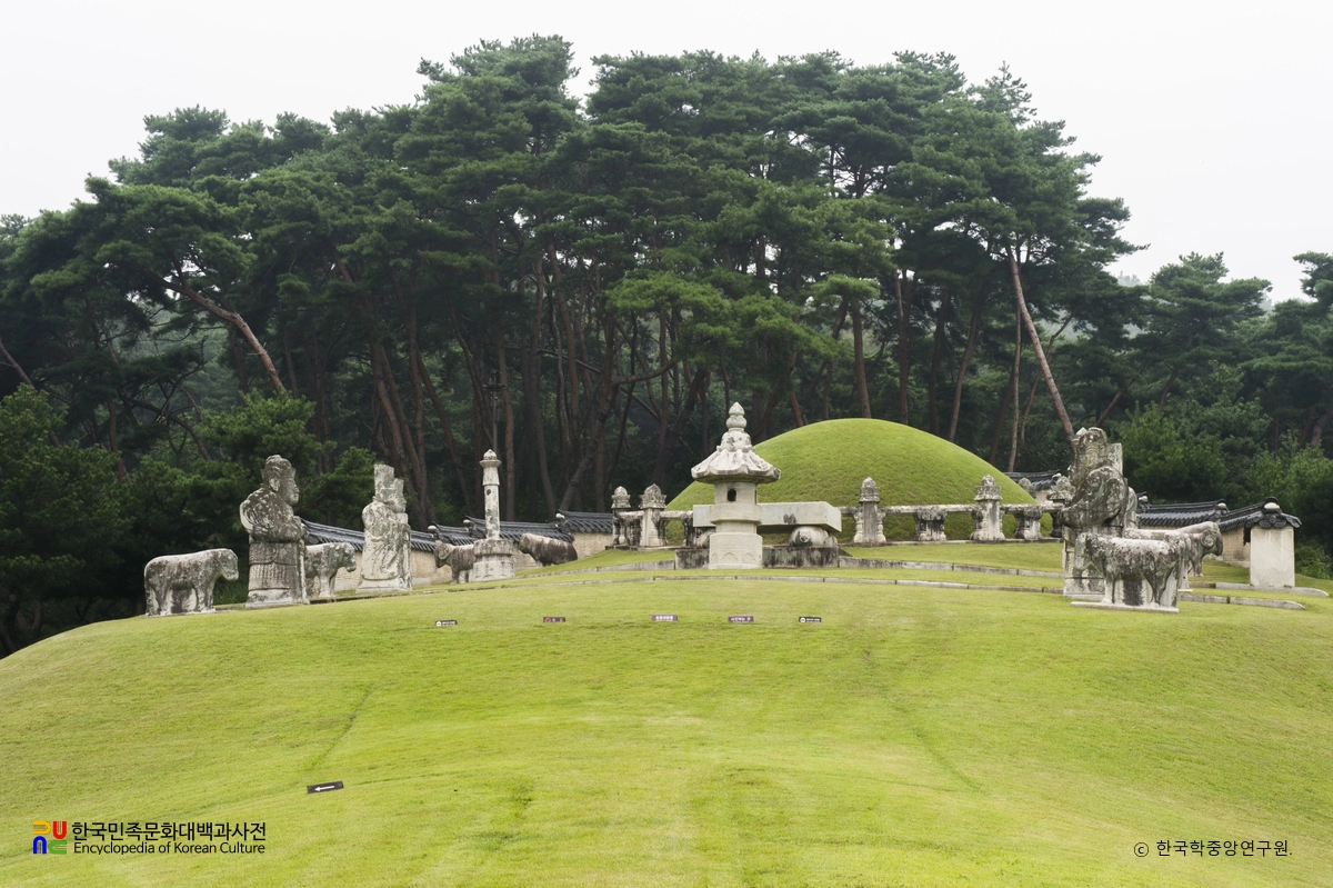여주 조선 효종과 인선왕후 영릉 정측면
