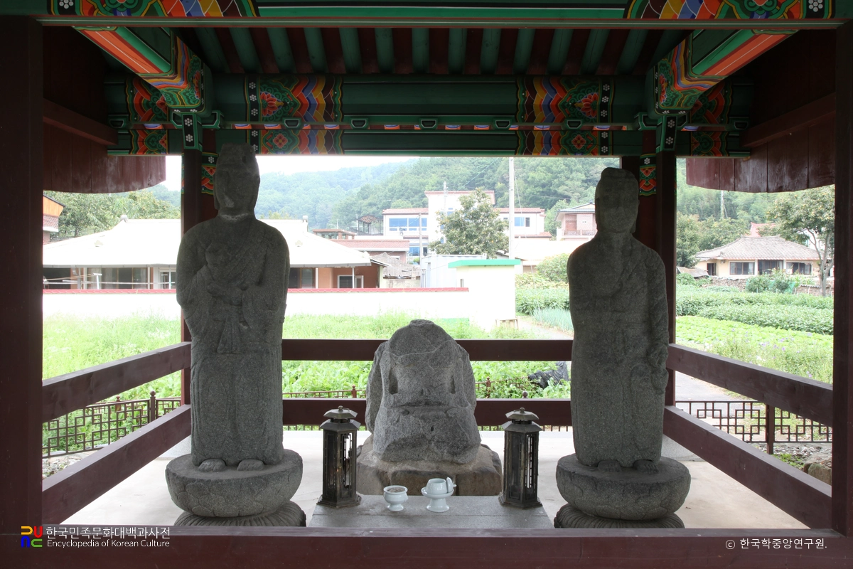 함안 대산리 석조삼존상