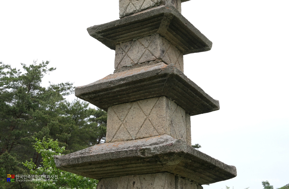 화순 운주사 쌍교차문 칠층석탑