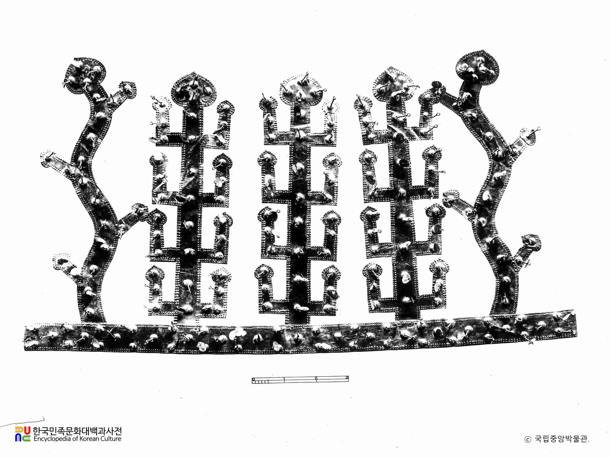 경북 경주 금령총 금관을 펼친 상태