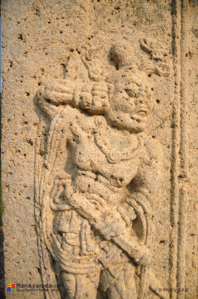 경주 장항리 서오층석탑 탑신 북쪽 우측 사천왕상