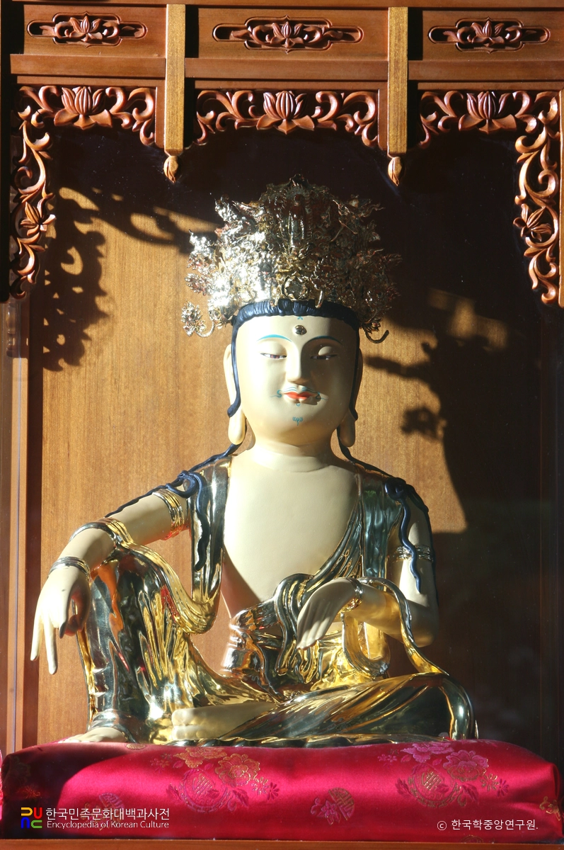 강릉 관음사 목조 관음보살 좌상