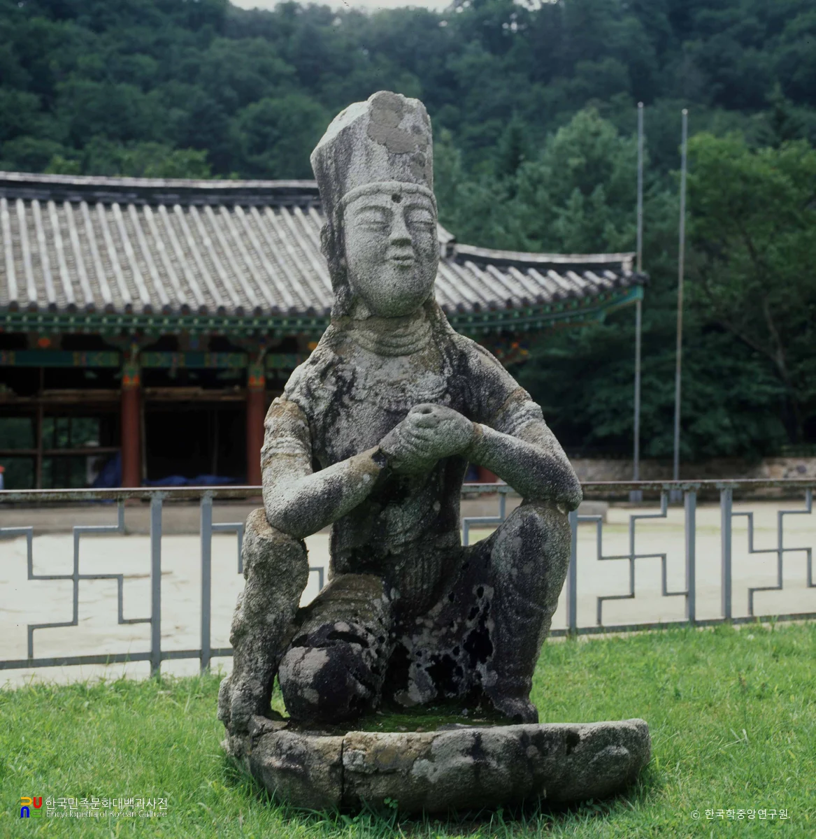 평창 월정사 석조 보살 좌상