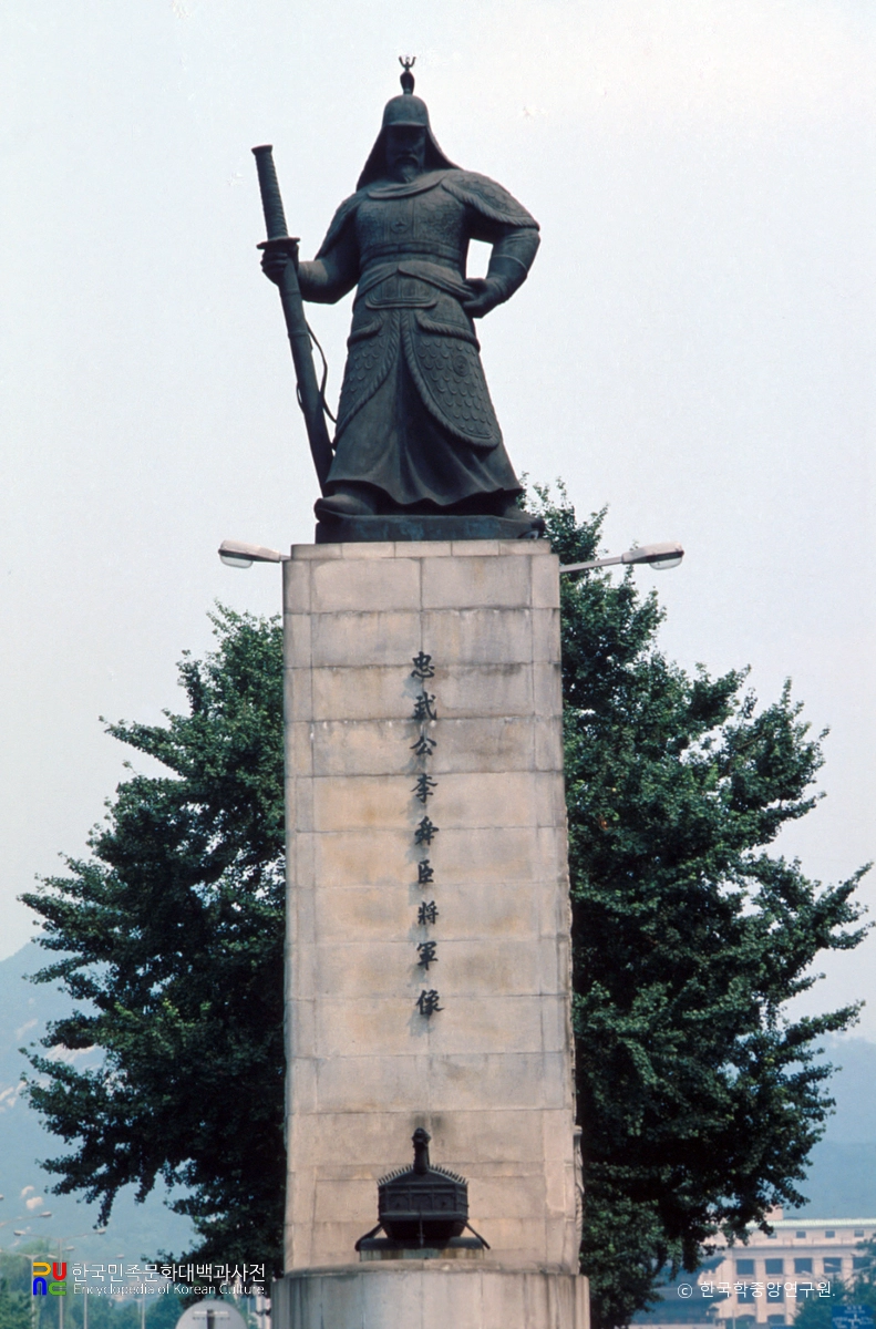 이순신 장군 동상