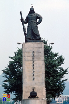 이순신 장군 동상