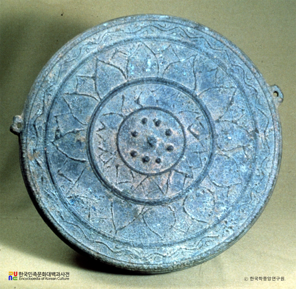 감은사 지정11년명 금고