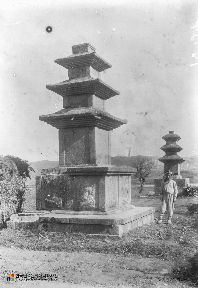 경주 남산동 동서삼층석탑 좌측면