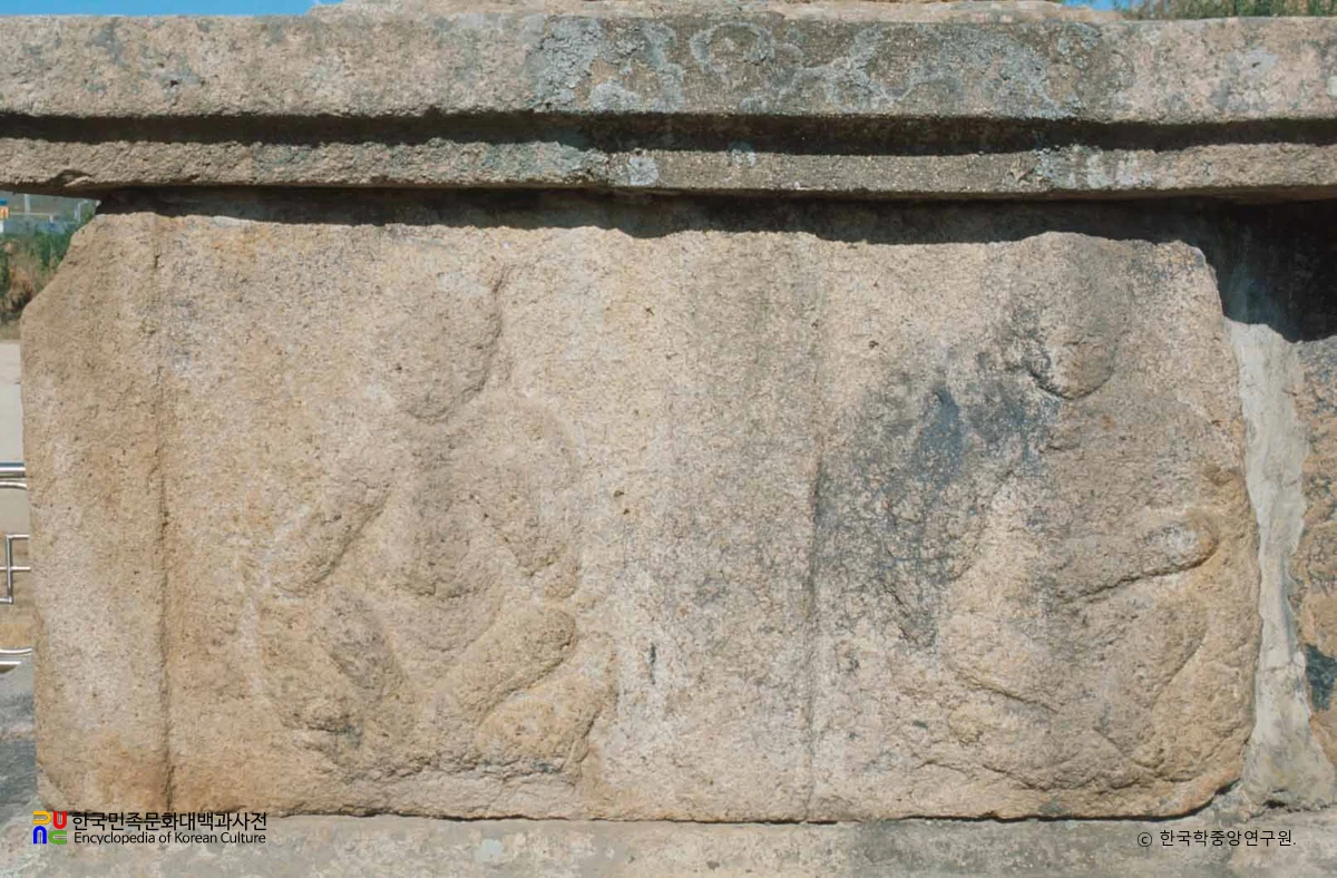 영천 신월리 삼층석탑 상층기단 팔부중상