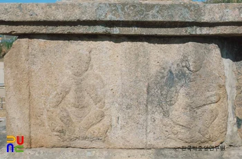 영천 신월리 삼층석탑 상층기단 팔부중상