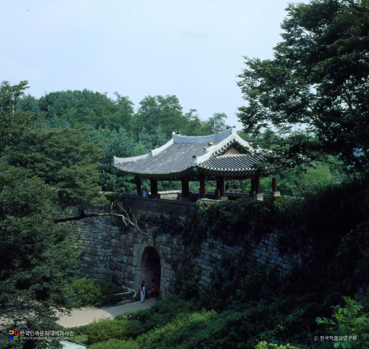 경기도 광주 남한산성 남문 좌측면