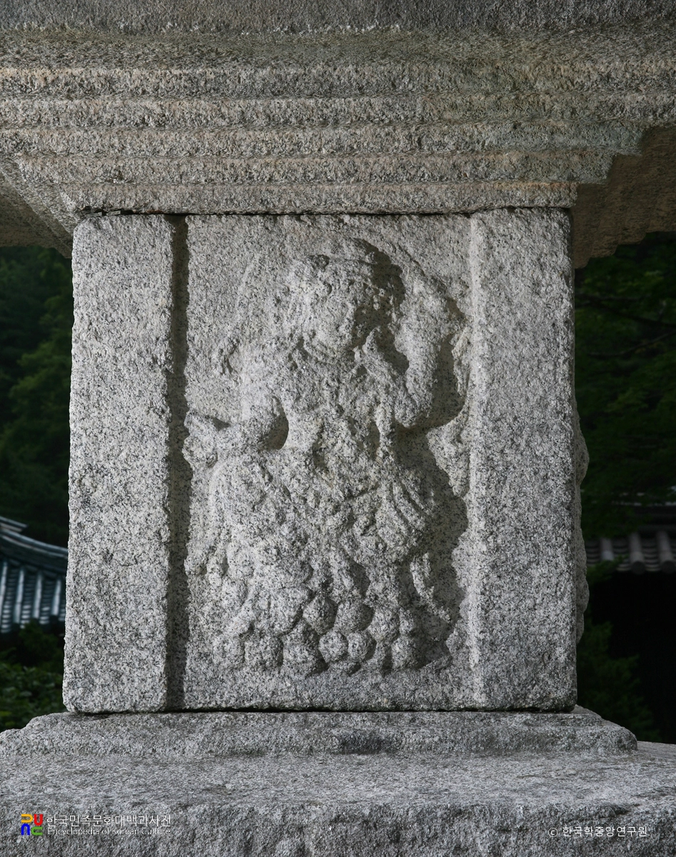 김천 청암사 수도암 동·서 삼층석탑 중 서탑 탑신부 여래좌상