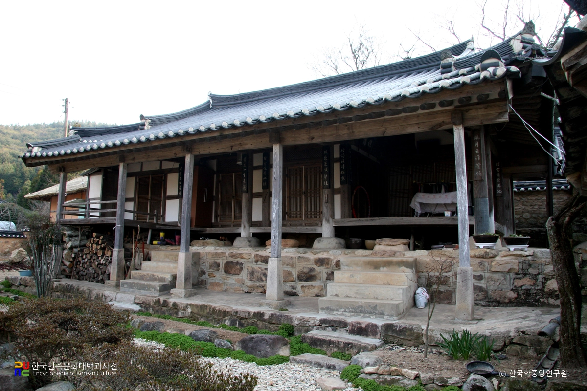 장흥 죽헌 고택 정측면