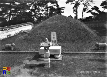 평양 기자릉 정면