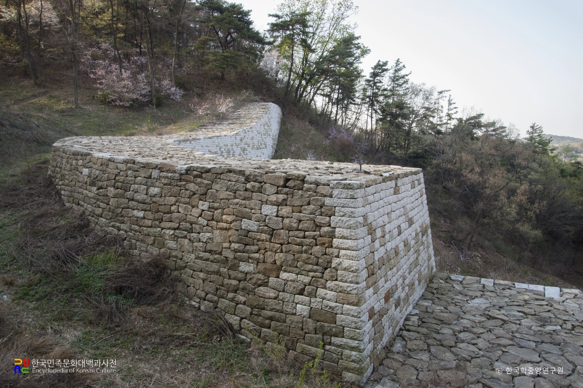 이천 설봉산성 성벽