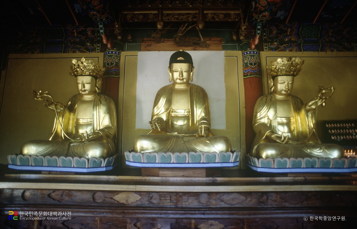 상주 북장사 극락전 삼존불