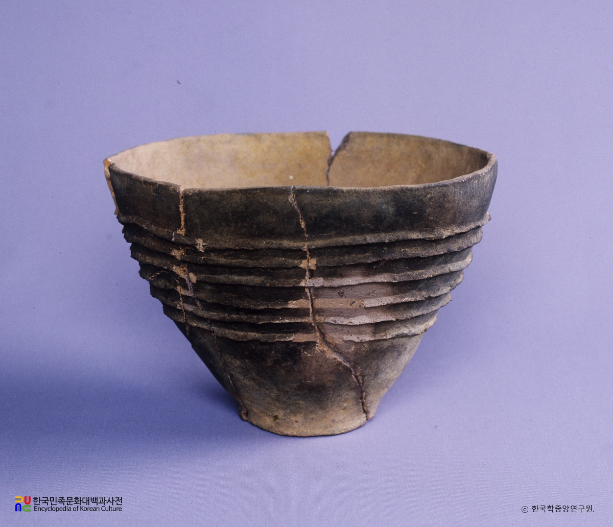 양양 오산리 유적 출토 융기문발