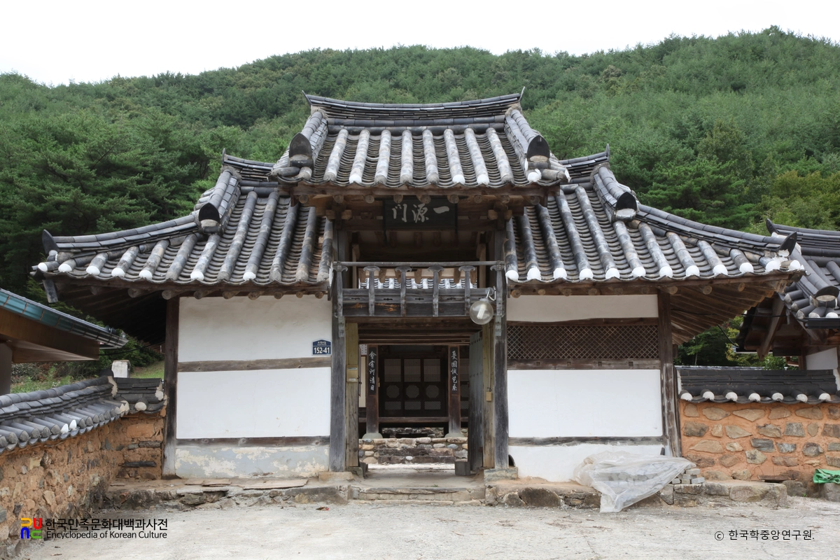경남 고성 도연서원 중 외삼문 정면