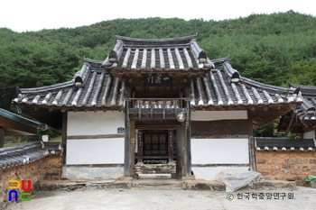 경남 고성 도연서원 중 외삼문 정면