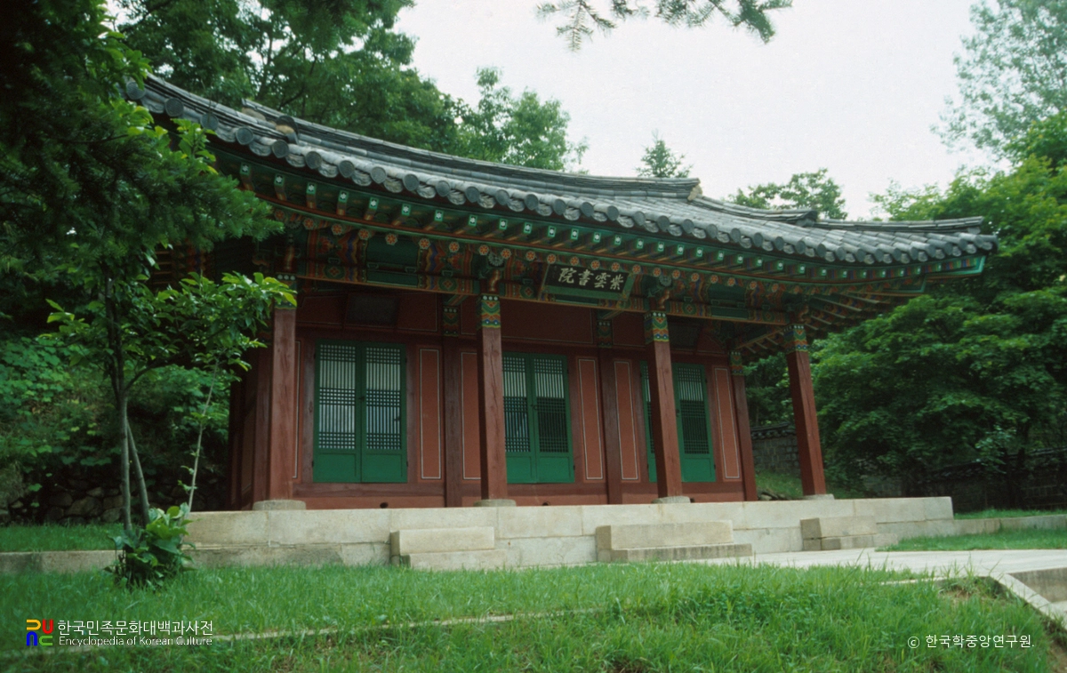 파주 이이 유적 중 자운서원 정측면