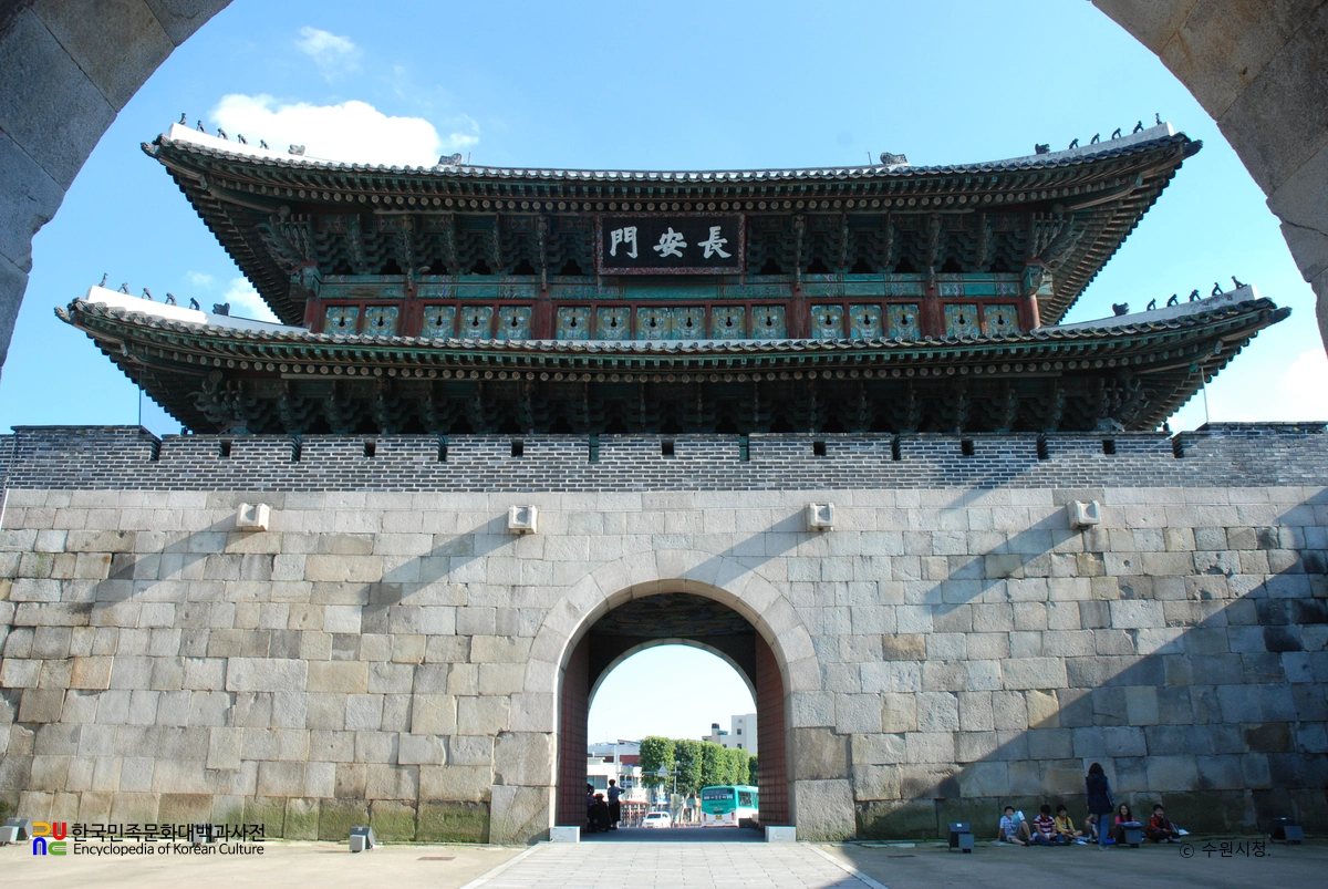 수원 화성 장안문 내측 정면