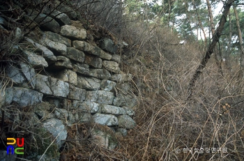 경주 남산신성 성벽