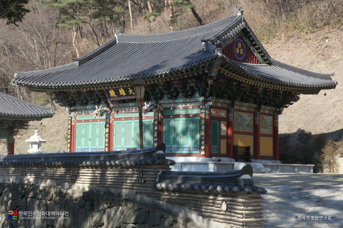함양 용추사 중 대웅전 우측면