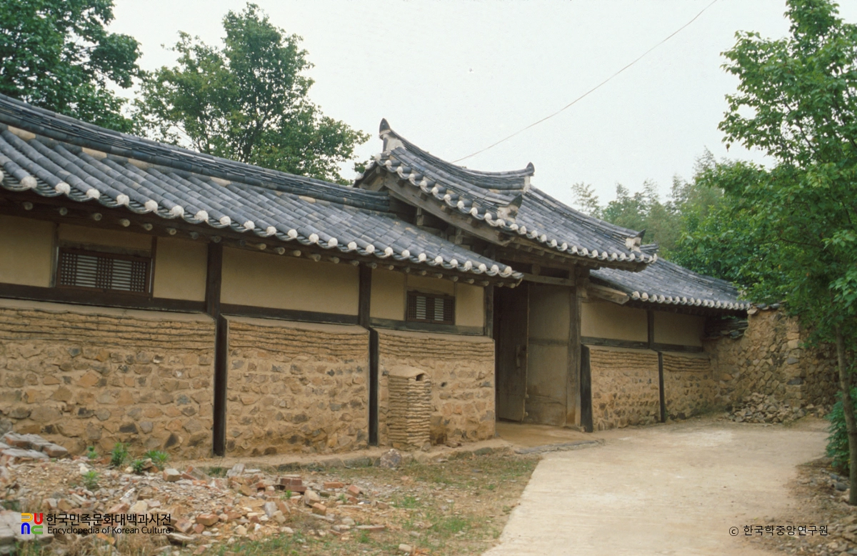 나주 계은 고택 대문 정측면