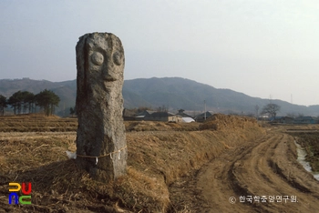 정읍 백암리 석장생 정측면